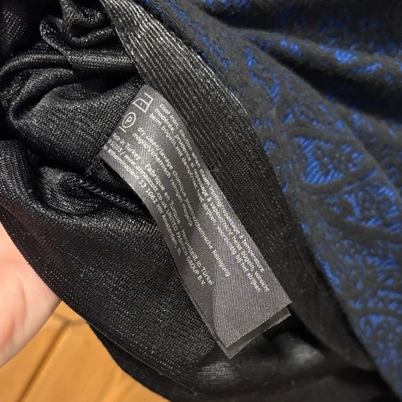 Anna Scott Elegant Black and Blue Lace Overlay Patterned Dress - Picture 5 of 6